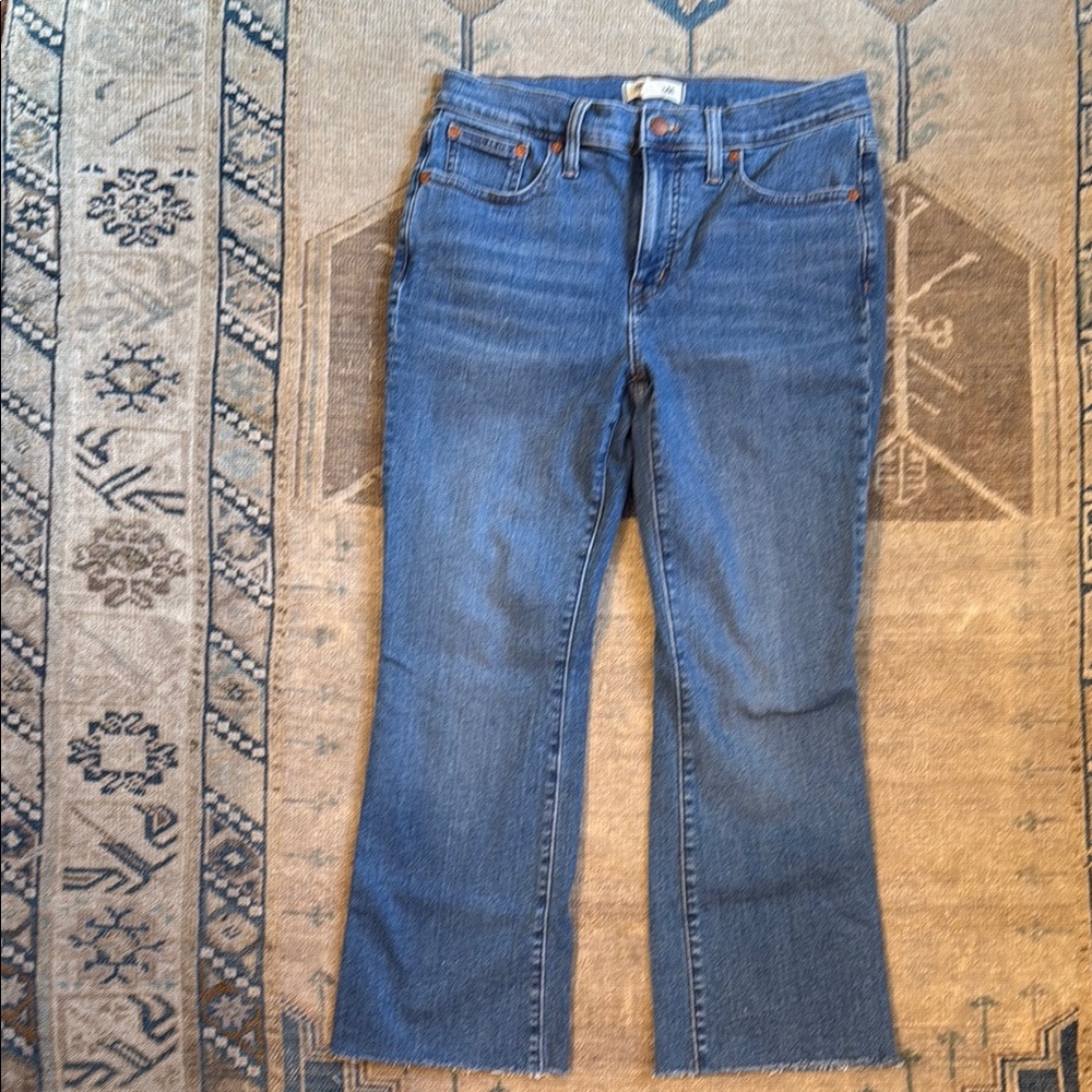 Madewell Mid Rise Kickout Size 29 jeans